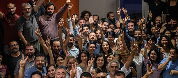 İMC TV'nin yayını polis baskınıyla sonlandırıldı. - Sputnik Türkiye