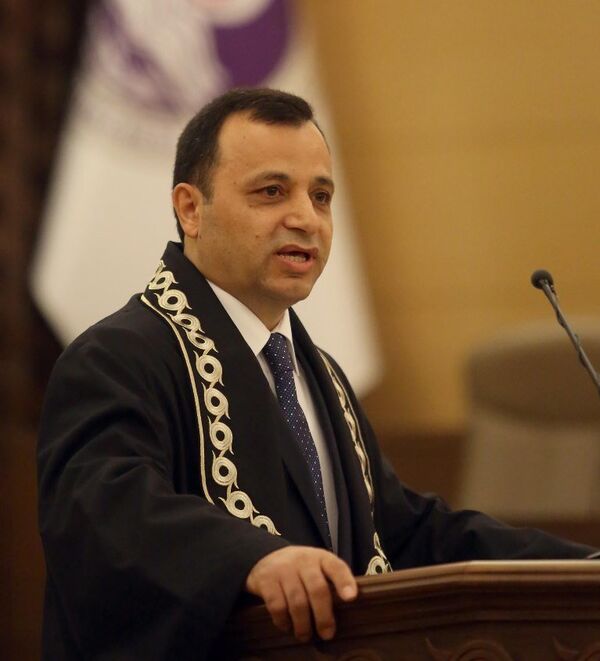 Arslan, törende Darbelerin ve darbe girişimlerinin hiçbir haklı gerekçesi olamaz diye konuştu. - Sputnik Türkiye