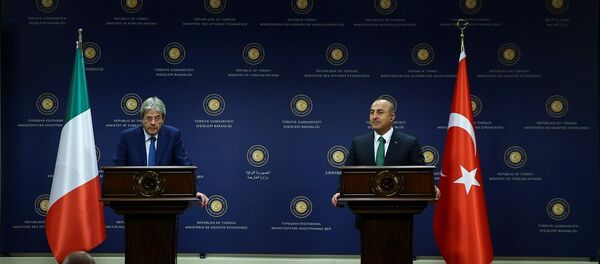 Dışişleri Bakanı Mevlüt Çavuşoğlu (sağda) İtalya Dışişleri Bakanı Paolo Gentiloni (solda) ile bakanlıkta görüştü. Görüşmenin ardından iki bakan ortak basın toplantısı düzenledi. - Sputnik Türkiye