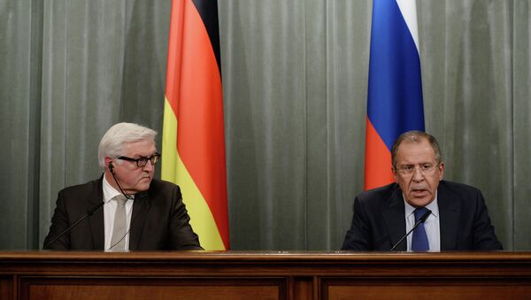 German Foreign Minister Frank-Walter Steinmeier (left) and Foreign Minister Sergei Lavrov - Sputnik Türkiye