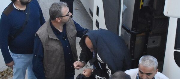 Konya'da FETÖ soruşturması kapsamında gözaltına alınan 3. Ana Jet Üs Komutanlığı'nda görevli 21 asker çıkarıldığı mahkemece tutuklandı. - Sputnik Türkiye