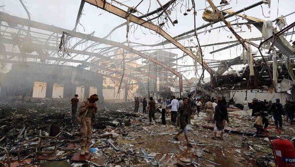 Yemen'de Suudi Arabstan öncülüğündeki koalisyonun bir cenazeye düzenlediği saldırıda en az 140 kişi hayatını kaybetti. - Sputnik Türkiye