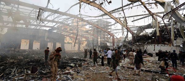 Yemen'de Suudi Arabstan öncülüğündeki koalisyonun bir cenazeye düzenlediği saldırıda en az 140 kişi hayatını kaybetti. - Sputnik Türkiye