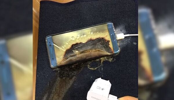 Patlayan bir Samsung Galaxy Note 7 - Sputnik Türkiye