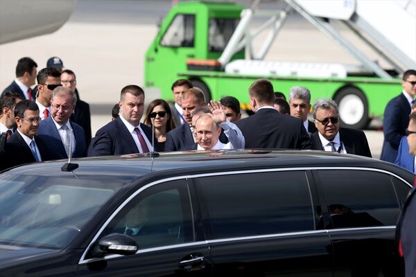 Putin'i Başbakan Yardımcısı Canikli ve İstanbul Valisi Şahin karşıladı. - Sputnik Türkiye
