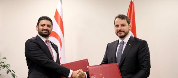 Enerji ve Tabii Kaynaklar Bakanı Berat Albayrak-Kuzey Kıbrıs Enerji ve Ekonomi Bakanı Sunat Atun - Sputnik Türkiye