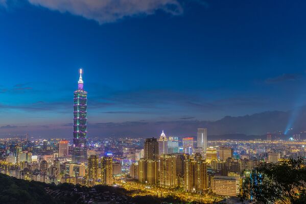 Ünlü Taipei Kulesi Tayvan başkentinde bulunuyor.  Yüksekliği 509 metre. - Sputnik Türkiye
