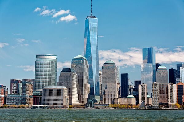 New-York’ta bulunan dünya Ticaret Merkezi 1 ABD’nin en yüksek gökdelenidir, dünyada ise 3. sırada bulunuyor. Anten ile birlikte binanın yüksekliği 541 metre, ntensiz yüksekliği ise 417 metre. - Sputnik Türkiye