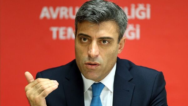 CHP Genel Başkan Yardımcısı Öztürk Yılmaz, Brüksel'deki temaslarının ardından basın toplantısı düzenledi. - Sputnik Türkiye