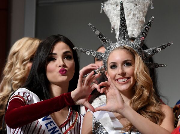 Japonya’nın başkenti Tokyo’da önceki günlerde 2016 Uluslararası Güzellik Yarışması’nın (Miss International Beauty Pageant 2016) basın için özel ön açılışı yapıldı. - Sputnik Türkiye
