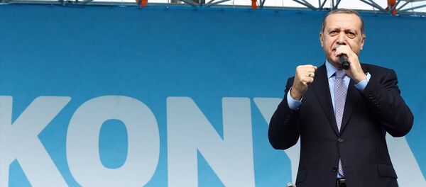 Cumhurbaşkanı Recep Tayyip Erdoğan, Konya'da Kılıçarslan Kent Meydanı'nda düzenlenen toplu açılış törenine katılarak vatandaşlara hitap etti. - Sputnik Türkiye