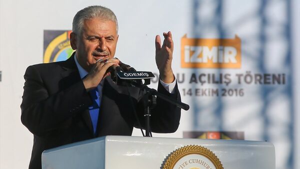 Başbakan Binali Yıldırım, İzmir’in Ödemiş ilçesinde toplu açılış törenine katılarak konuşma yaptı. - Sputnik Türkiye