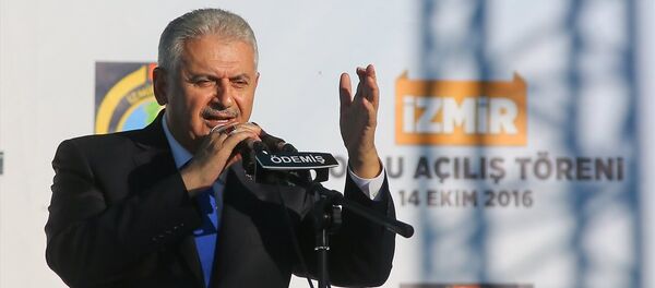 Başbakan Binali Yıldırım, İzmir’in Ödemiş ilçesinde toplu açılış törenine katılarak konuşma yaptı. - Sputnik Türkiye