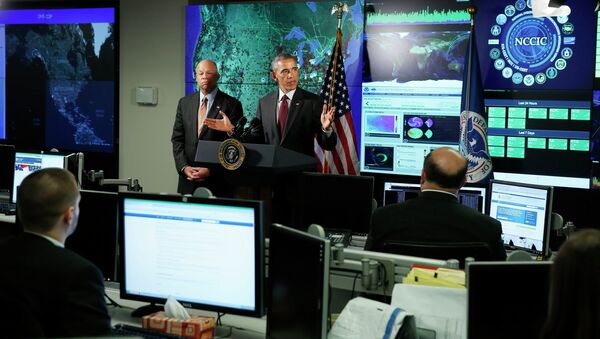 ABD Başkanı Barack Obama, Ulusal Siber Güvenlik ve İletişim Entegrasyon Merkezi'nde - Sputnik Türkiye