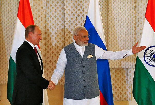 Rusya Devlet Başkanı Vladimir Putin ve Hindistan Başbakanı Narendra Modi - Sputnik Türkiye
