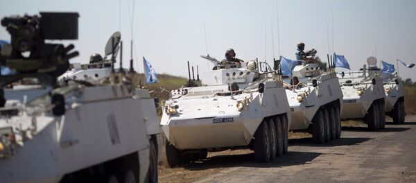 BM barış güçlerine ait zırhlı birlikler - Sputnik Türkiye