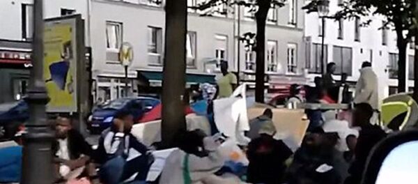 Paris'teki sığınmacı kampı - Sputnik Türkiye