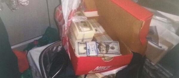 Denizli'de FETÖ operasyonu - ayakkabı kutusunun içinden bir milyon dolar çıktı - Sputnik Türkiye