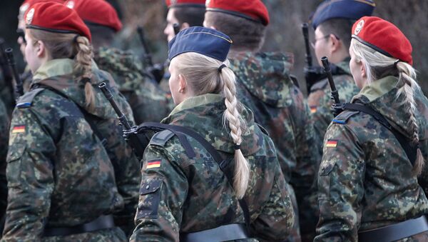 Almanya'da kadın askerler - Sputnik Türkiye