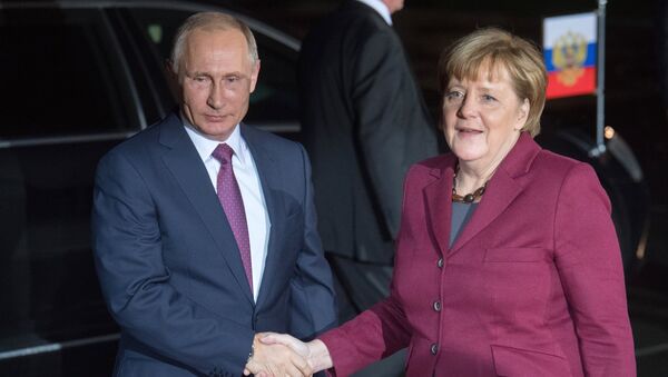 Rusya Devlet Başkanı Vladimir Putin- Almanya Başbakanı Angela Merkel - Sputnik Türkiye