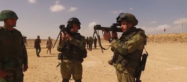 Rus ve Mısırlı paraşütçülerden ilk ortak tatbikat - Sputnik Türkiye