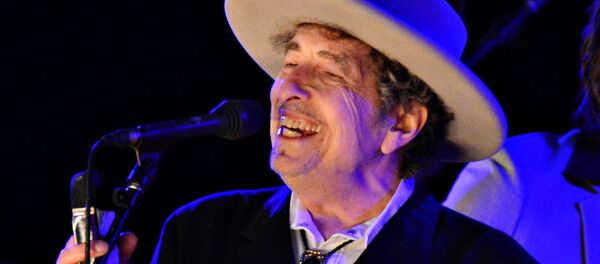 US musician Bob Dylan performs during on day 2 of The Hop Festival in Paddock Wood, Kent on June 30th 2012. - Sputnik Türkiye