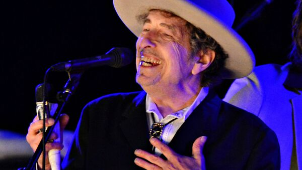 US musician Bob Dylan performs during on day 2 of The Hop Festival in Paddock Wood, Kent on June 30th 2012. - Sputnik Türkiye