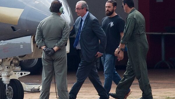 Eski Temsilciler Meclisi Başkanı Eduardo Cunha’yı gözaltına alan polis Lucas Valença, Brezilya'da popüler oldu. - Sputnik Türkiye