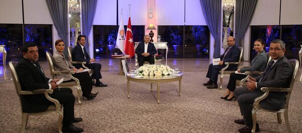 Başbakan Binali Yıldırım, TRT,CNN Türk, Habertürk, 24 tv ve a haber ortak yayınına katıldı. - Sputnik Türkiye