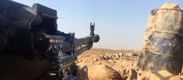 Halep’in güneyindeki hava savunma üssünün bulunduğu bölgedeki Suriye ordusu mevzii. - Sputnik Türkiye