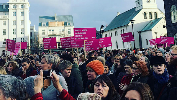 İzlanda'da kadınlar ücret eşitsizliğini protesto etti - Sputnik Türkiye