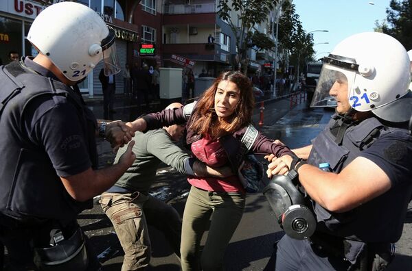 Diyarbakır - Gültan Kışanak, Fırat Anlı gözaltı protestosu - Sputnik Türkiye