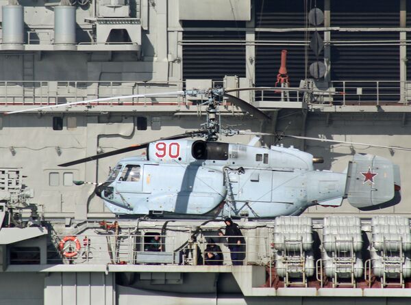 Ka-31R helikopteri Amiral Kuznetsov gemisinin bordasında. - Sputnik Türkiye