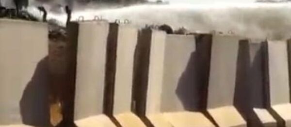 Hatay'ın Afrin sınırında beton bariyer gerginliği - Sputnik Türkiye