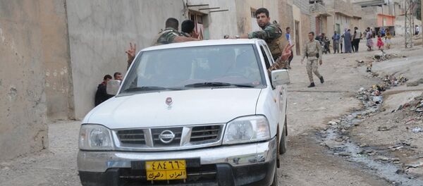 Musul'un 20 kilometre kuzeyindeki Faziliye köyünde IŞİD ile Peşmerge arasında yaşanan çatışmalar nedeniyle köyde yaşayan 4 bin sivil aç ve susuz kaldı. - Sputnik Türkiye