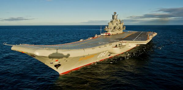 Sovyetler Birliği Filosu Amirali Kuznetsov’un adını taşıyan uçak gemisi. - Sputnik Türkiye