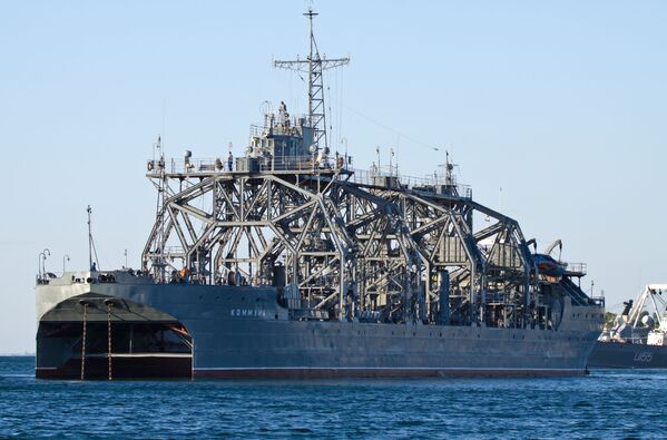 Rusya’nın Karadeniz Filosu’nun Sevastopol şehrinde Kommuna kurtarma katamaran gemisi. - Sputnik Türkiye