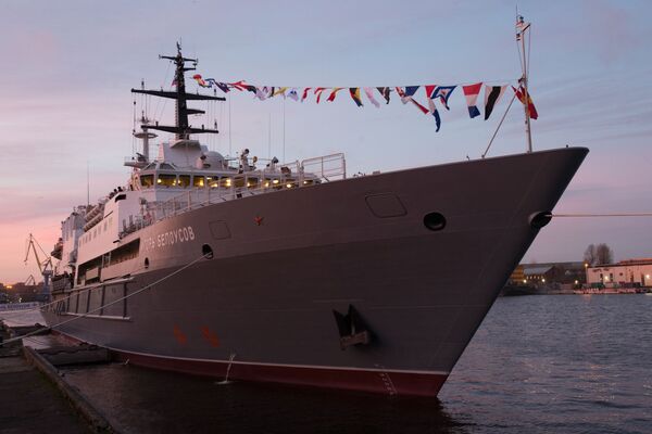 İgor Belousov kurtarma gemisinin St.Petersburg’da gerçekleşen bayrak çekme töreni. - Sputnik Türkiye
