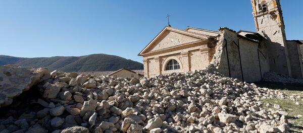 Ülkenin orta kesiminde, başkent Roma’nın 180 kilometre kadar kuzeydoğusundaki Norcia’da, sabah yerel saatle 07.40’ta meydana gelen ve şu ana kadar hiç can kaybının yaşanmadığı, 20 kişinin yaralandığı 6,5 büyüklüğündeki deprem sonrası bölgede, çok sayıda kişi evlerini terk etmiş durumda. - Sputnik Türkiye
