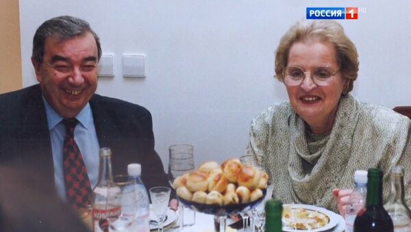 Rusya eski başbakanı Yevgeni Primakov ve 1997 yılında dönemin ABD Dışişleri Bakanı Madeleine Korbel Albright - Sputnik Türkiye