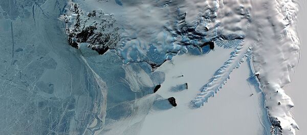 Antarktika’daki Erebus yanardağı. - Sputnik Türkiye