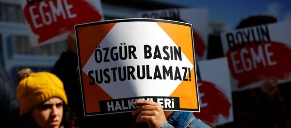 Cumhuriyet gazetesi önündeki eylemden - Sputnik Türkiye