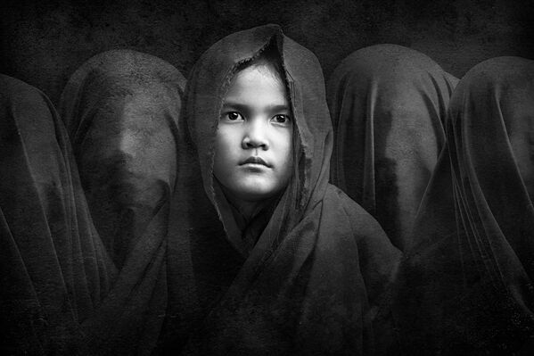Endonezyalı fotoğrafçı Arief Siswandhono’nun çektiği ‘Gizli kız kardeşler’ fotoğrafı. - Sputnik Türkiye