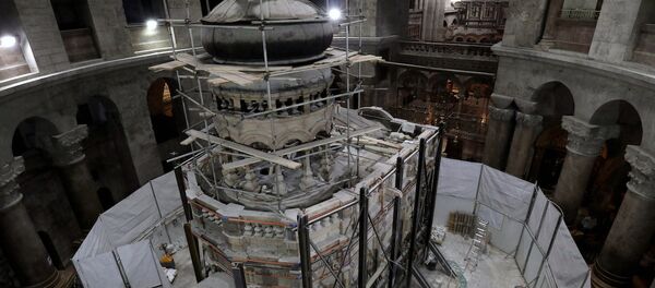 İsa peygamberin mezarı olduğu iddia edilen lahitte Yunan araştırmacılar inceleme yaptı. - Sputnik Türkiye