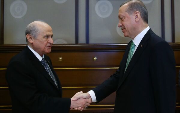 Cumhurbaşkanı Recep Tayyip Erdoğan, Cumhurbaşkanlığı Külliyesi'nde MHP Genel Başkanı Devlet Bahçeli'yi kabul etti. - Sputnik Türkiye