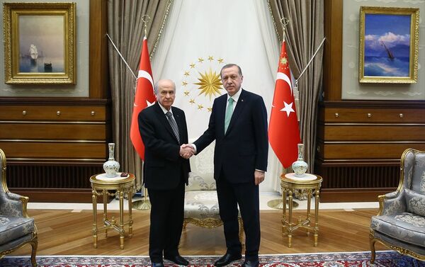 Cumhurbaşkanı Recep Tayyip Erdoğan, Cumhurbaşkanlığı Külliyesi'nde MHP Genel Başkanı Devlet Bahçeli'yi kabul etti. - Sputnik Türkiye