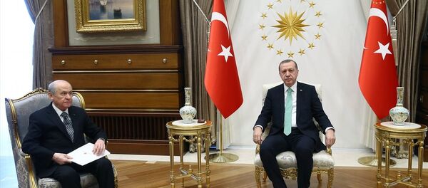 Cumhurbaşkanı Recep Tayyip Erdoğan, Cumhurbaşkanlığı Külliyesi'nde MHP Genel Başkanı Devlet Bahçeli'yi kabul etti. - Sputnik Türkiye
