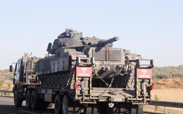 Şırnak'ın Sinopi ilçesine sevk edilen 28. Mekanize Piyade Tugay Komutanlığı Barış Gücü bünyesindeki tank ve zırhlı araçların oluşturduğu konvoy Şanlıurfa'dan geçti. - Sputnik Türkiye