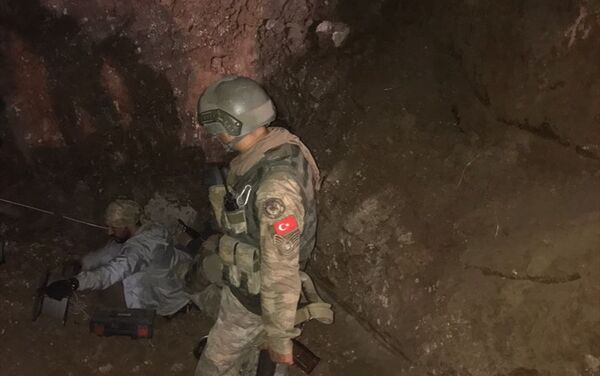 Mardin'in Nusaybin ilçesinde Suriye'ye açılan tünel bulundu. - Sputnik Türkiye