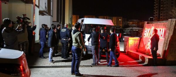 HDP Eş Genel Başkanı Selahattin Demirtaş, Diyarbakır'daki evinde gözaltına alındı. - Sputnik Türkiye